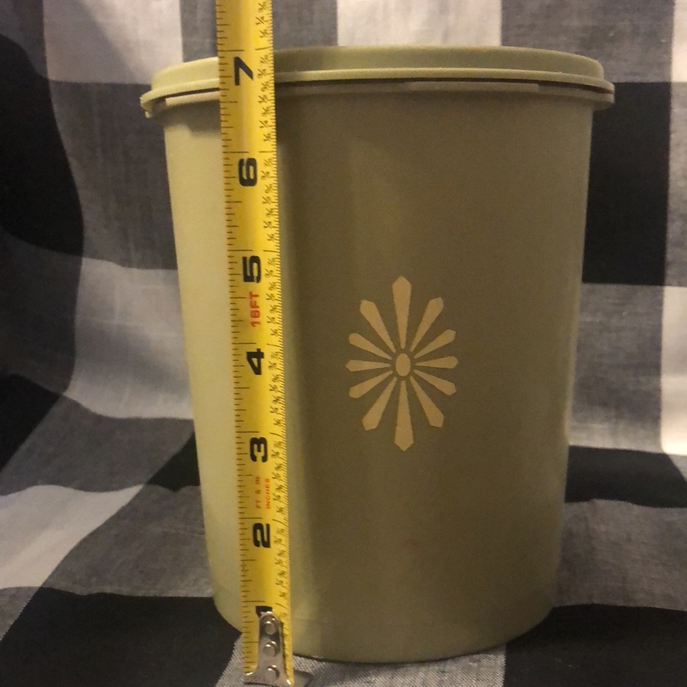 Sale 💚 Vintage Pea / Olive Green Tupperware Canister Storage Container - Picture 5 of 5